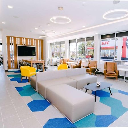 Microtel Inn & Suites By Wyndham Macedon Экстерьер фото