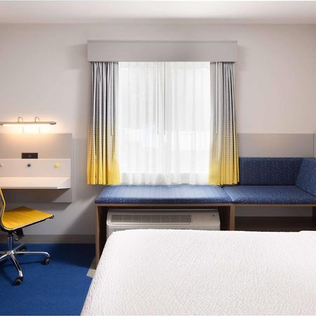 Microtel Inn & Suites By Wyndham Macedon Экстерьер фото