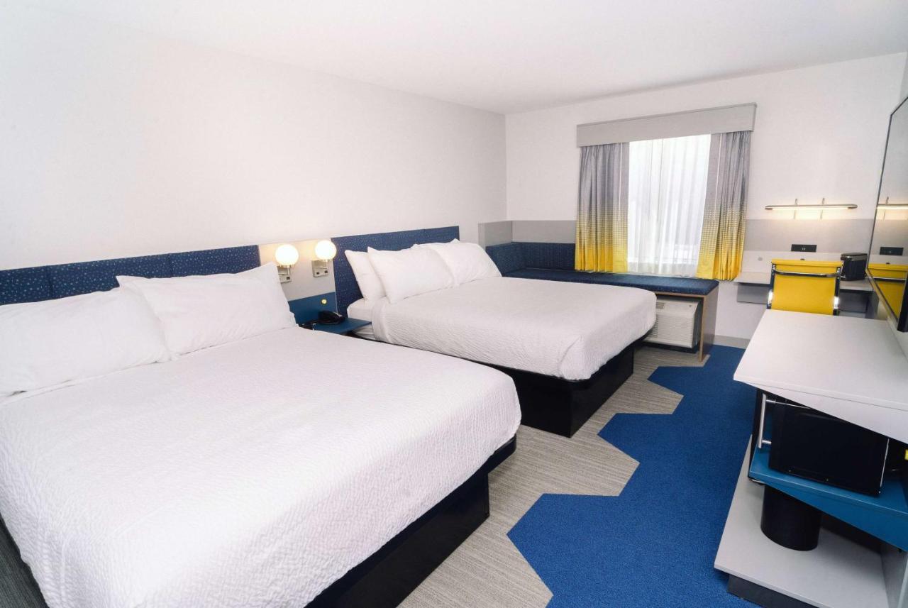 Microtel Inn & Suites By Wyndham Macedon Экстерьер фото