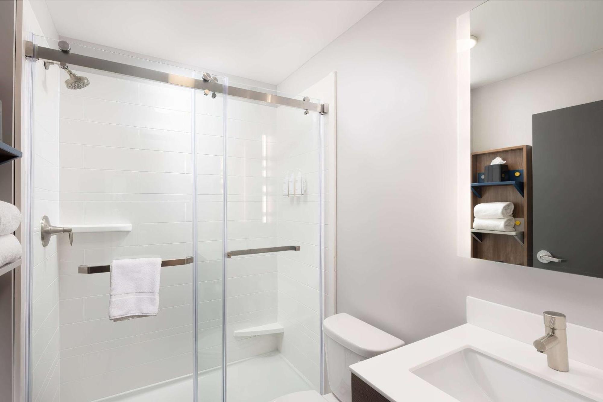 Microtel Inn & Suites By Wyndham Macedon Экстерьер фото