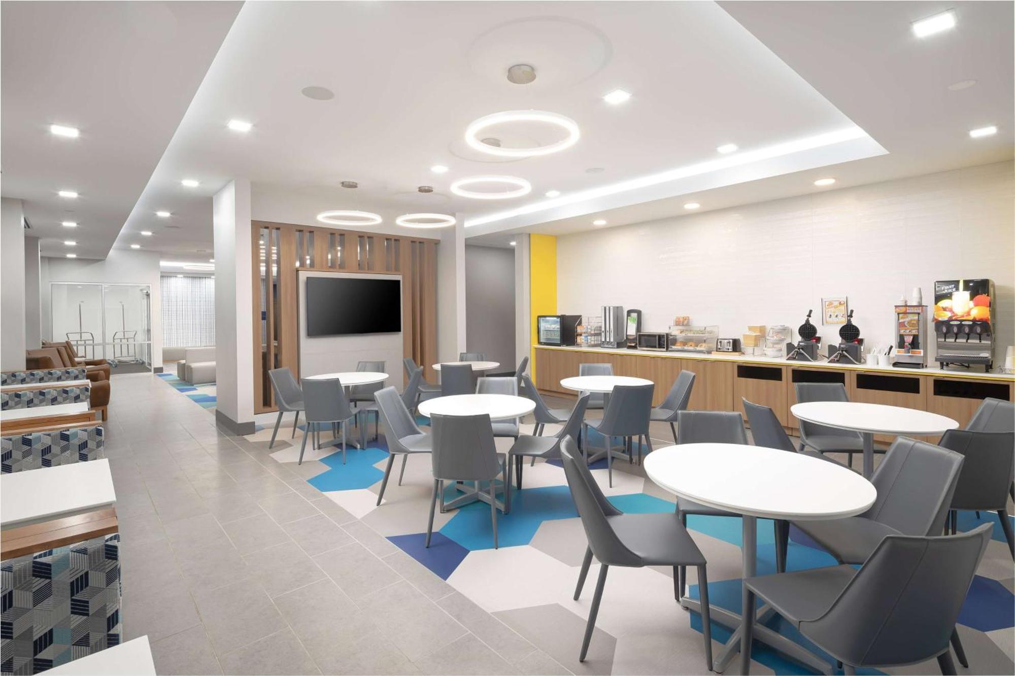 Microtel Inn & Suites By Wyndham Macedon Экстерьер фото