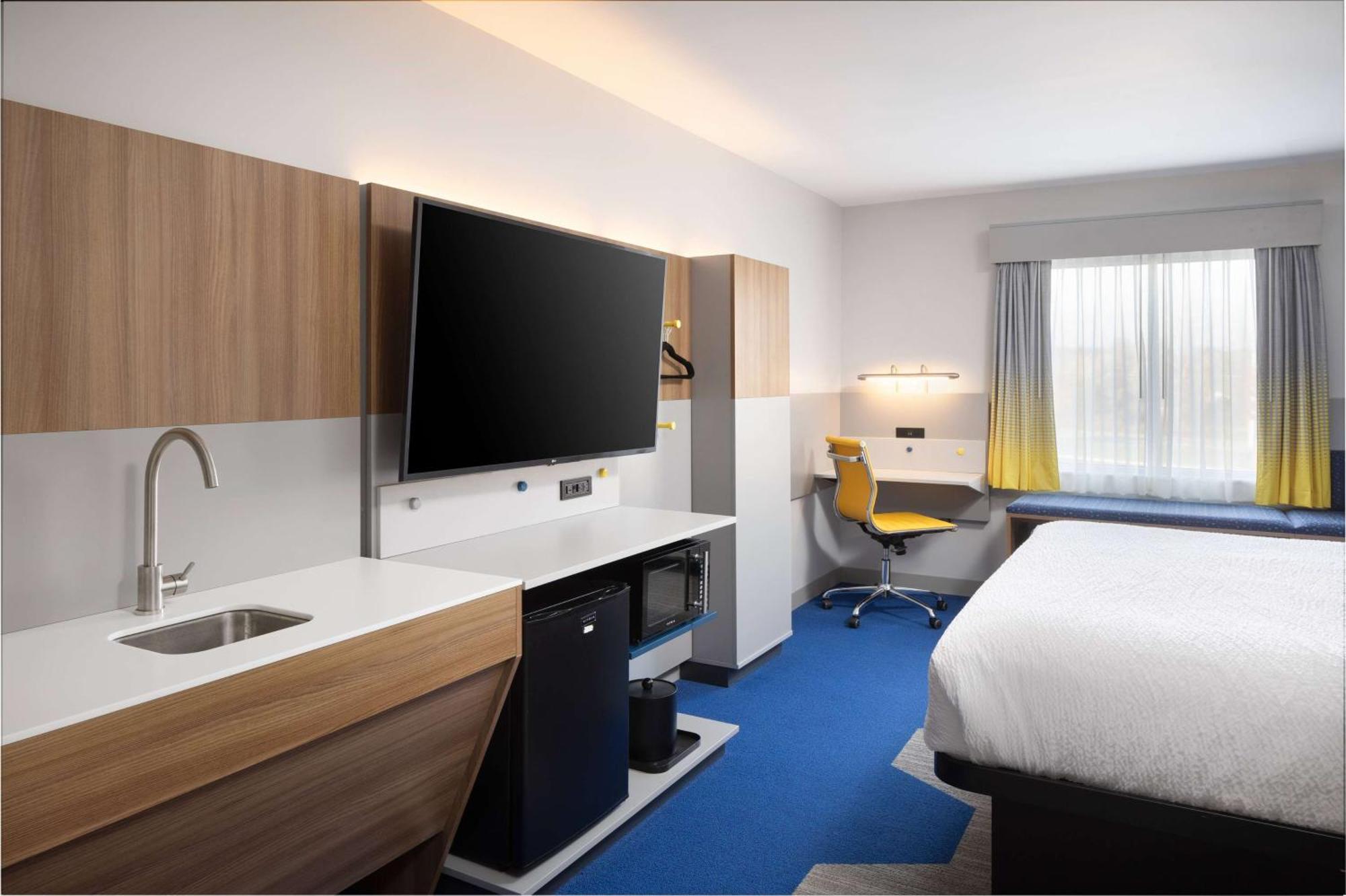Microtel Inn & Suites By Wyndham Macedon Экстерьер фото
