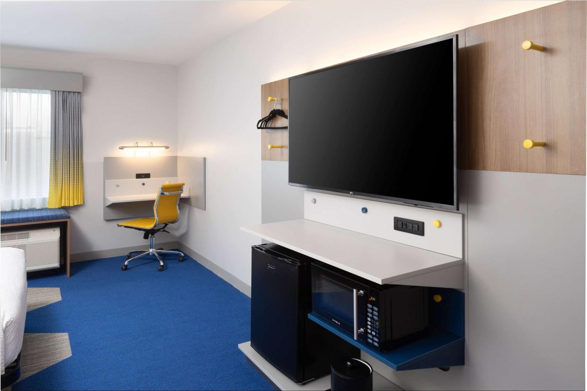 Microtel Inn & Suites By Wyndham Macedon Экстерьер фото