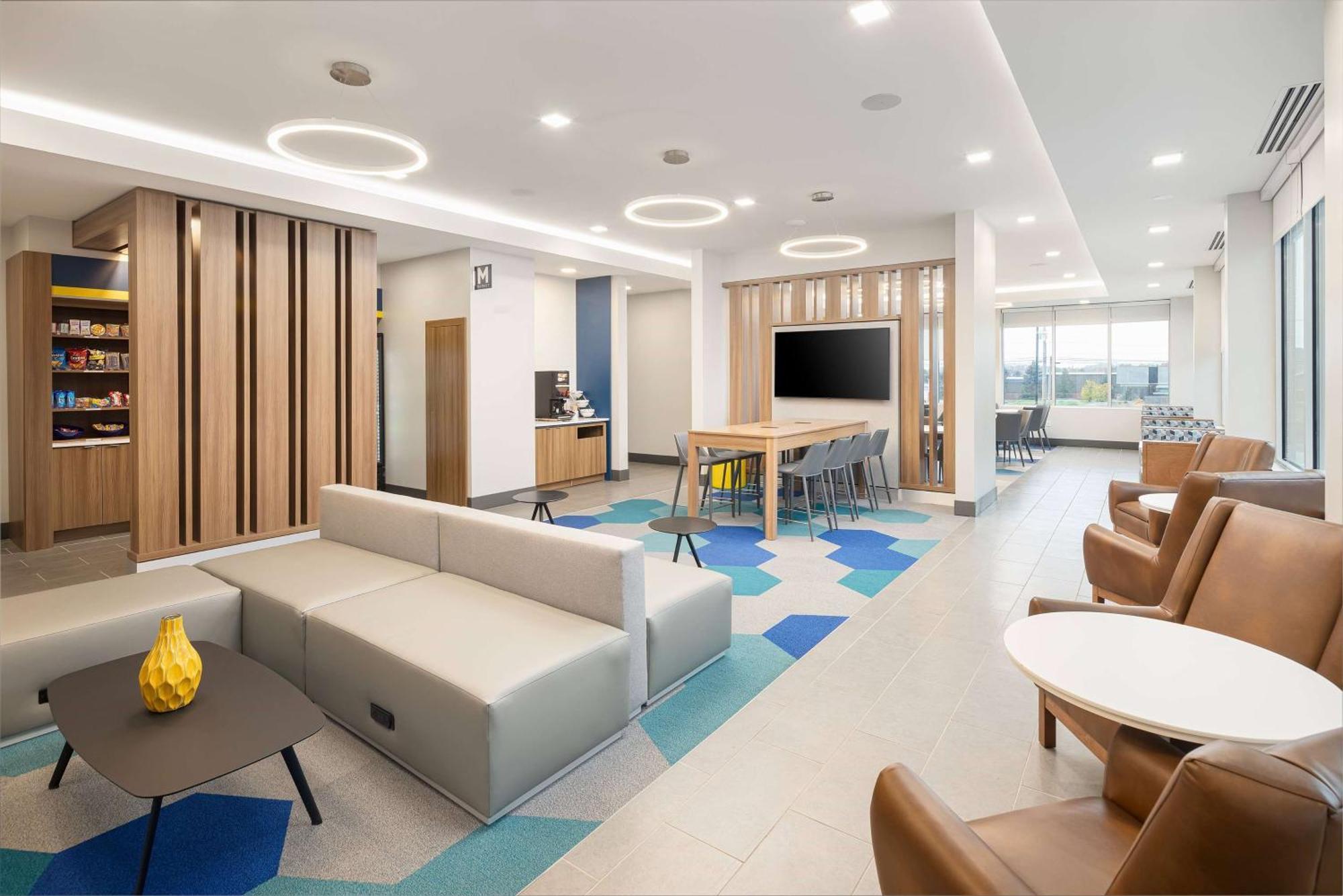 Microtel Inn & Suites By Wyndham Macedon Экстерьер фото