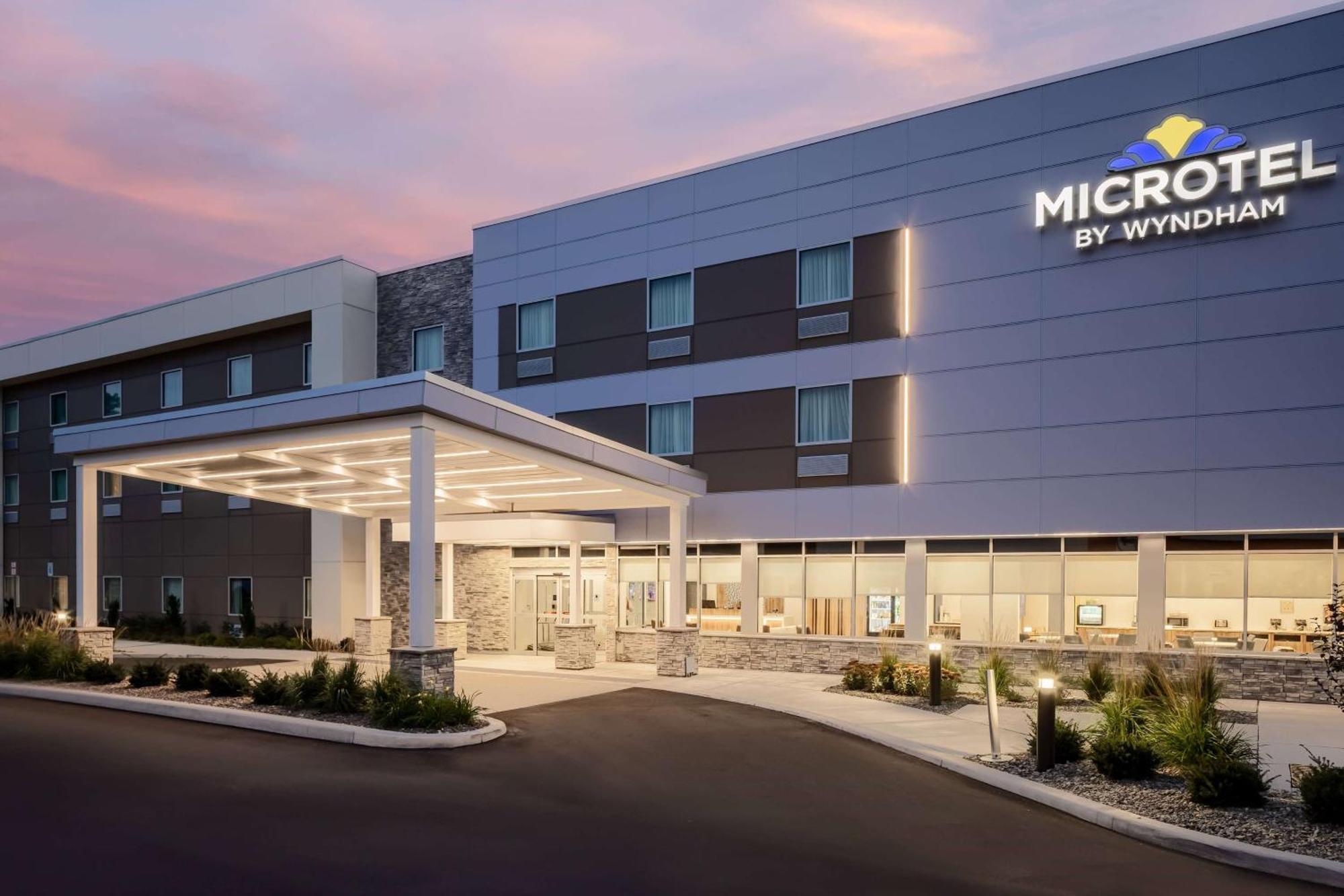 Microtel Inn & Suites By Wyndham Macedon Экстерьер фото