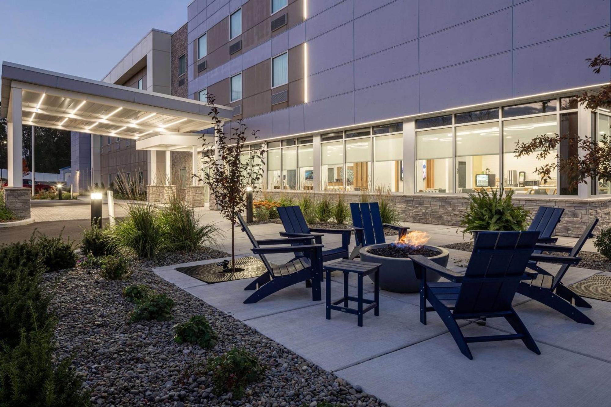 Microtel Inn & Suites By Wyndham Macedon Экстерьер фото